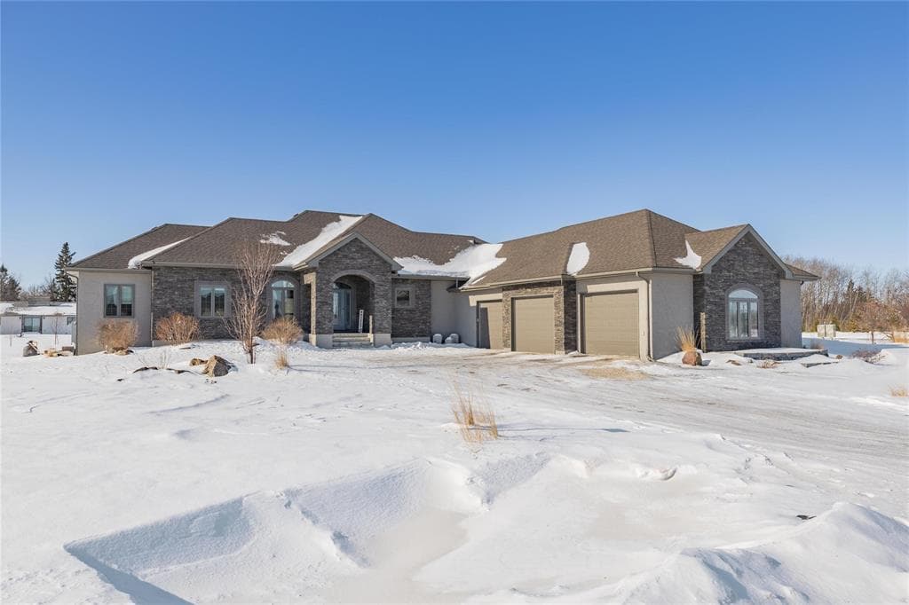 16 Chizick Dr, Saint Andrews, MB R1A 2A5, Canada — photo 1