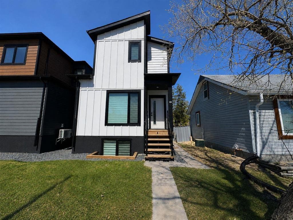 Home at 215 Devon Ave, Winnipeg, MB R2G 0C2, Canada