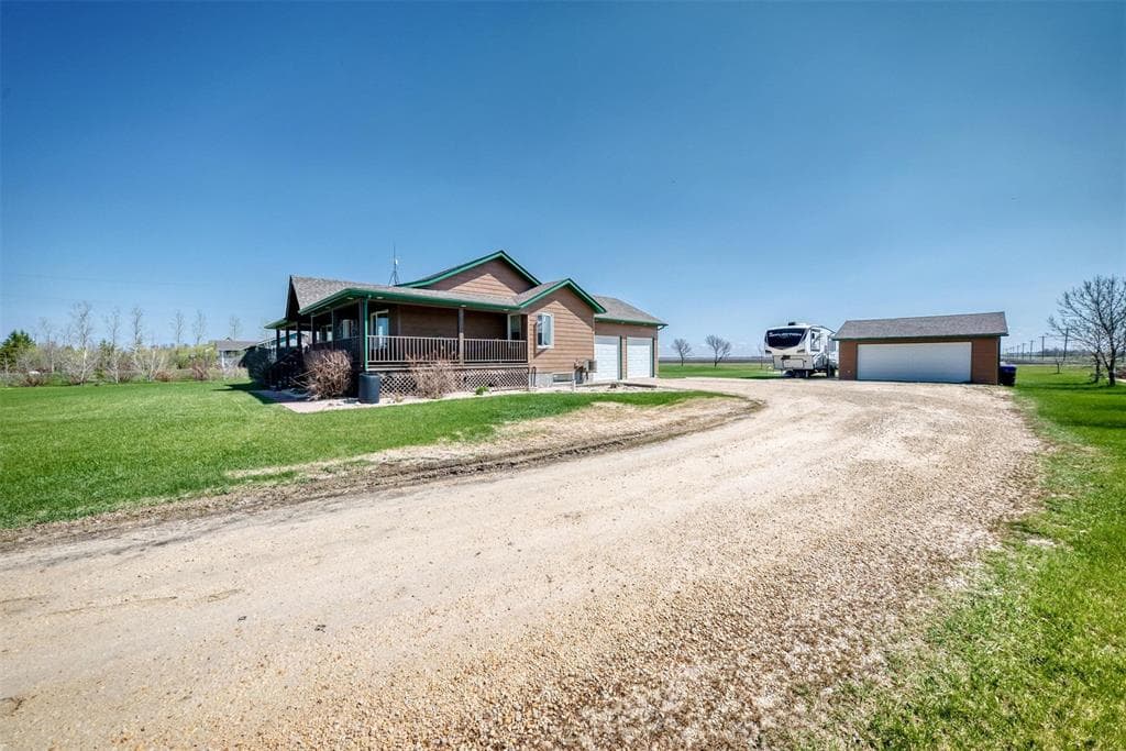 9 Myrtle St, Hazelridge, MB R5M 0C3, Canada — photo 1