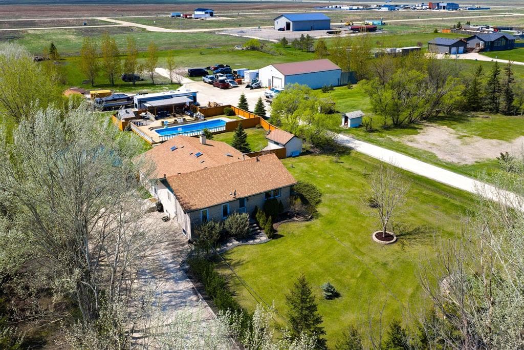 320 Parkdale Rd, West Saint Paul, MB R4A 1B8, Canada — photo 1
