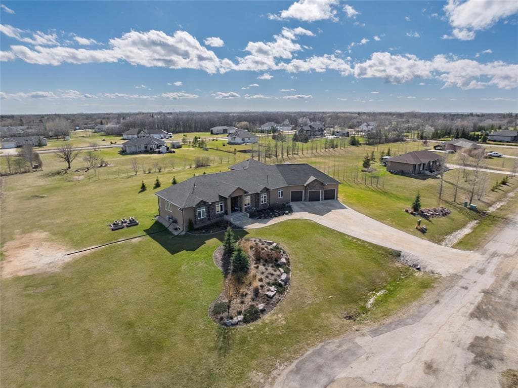 2 Westman Dr, Saint Andrews, MB R1A 3Y5, Canada