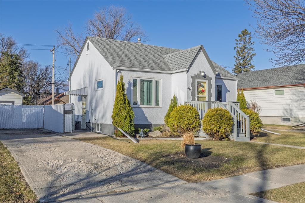 312 Melbourne Ave, Winnipeg, MB R2K 1A9, Canada