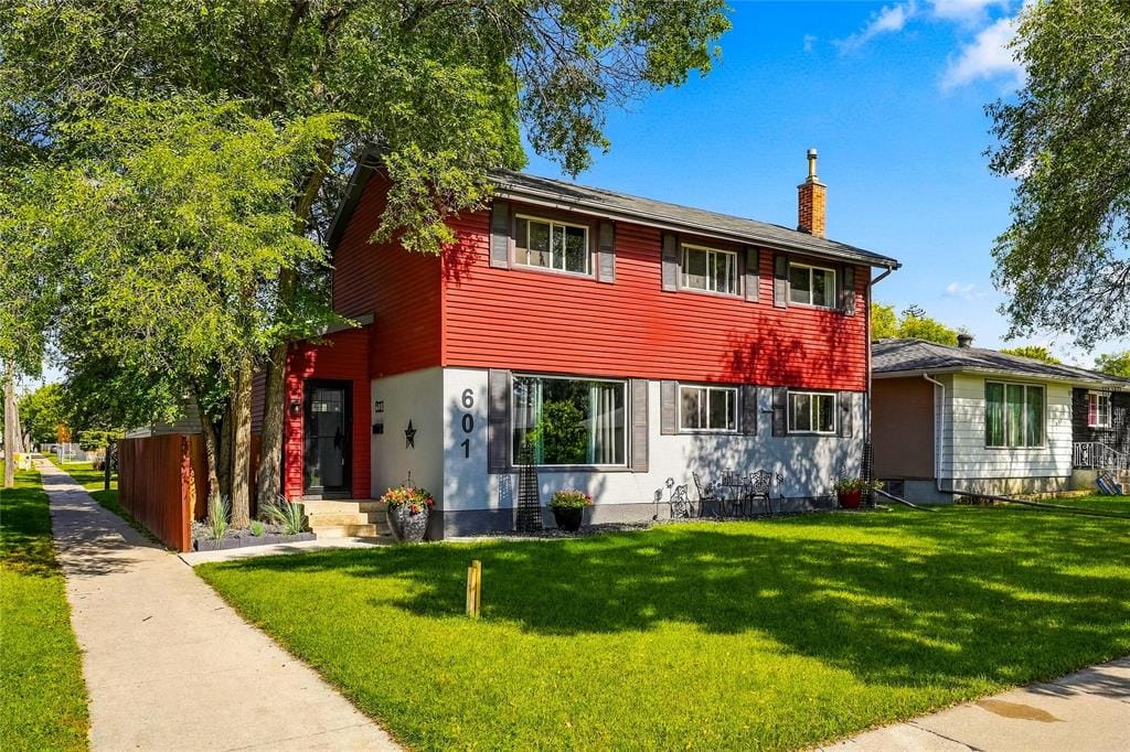 601 Dunrobin Ave — photo 1 of 35