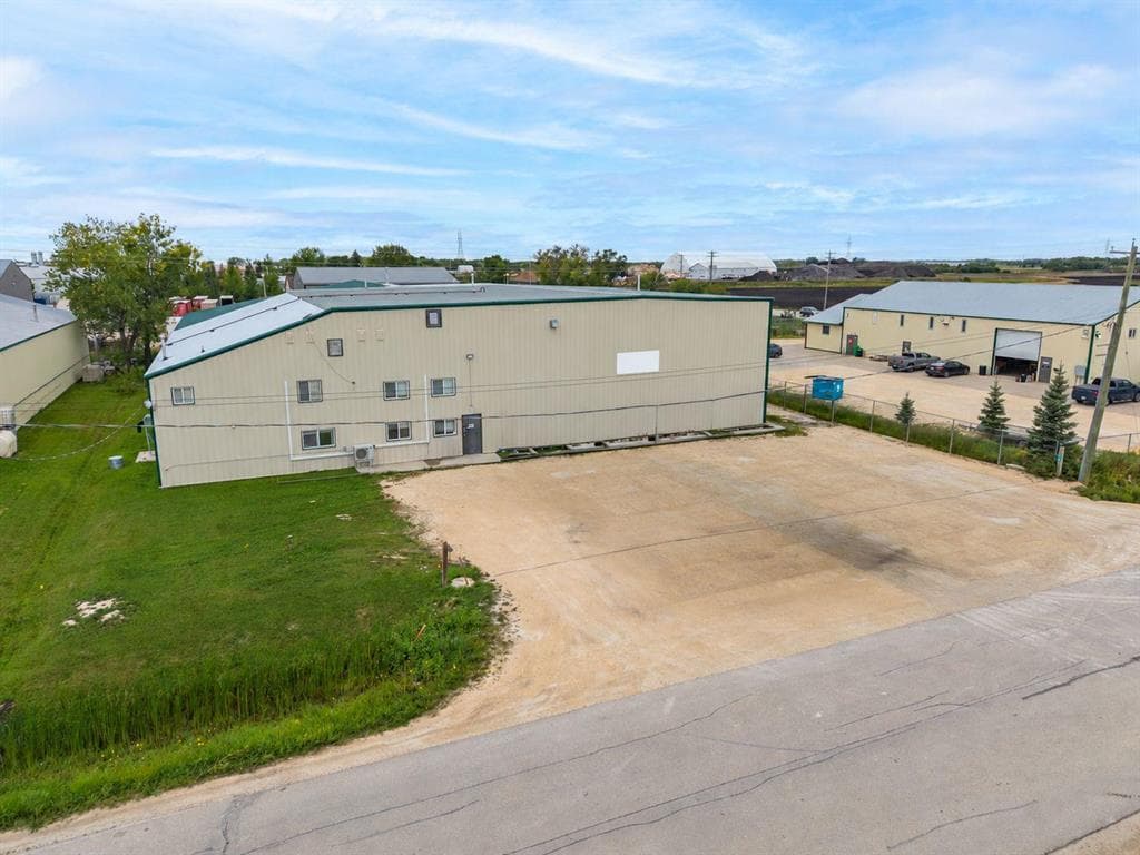 Home at 28 Christopher Street , Springfield Rm R5R 0E8