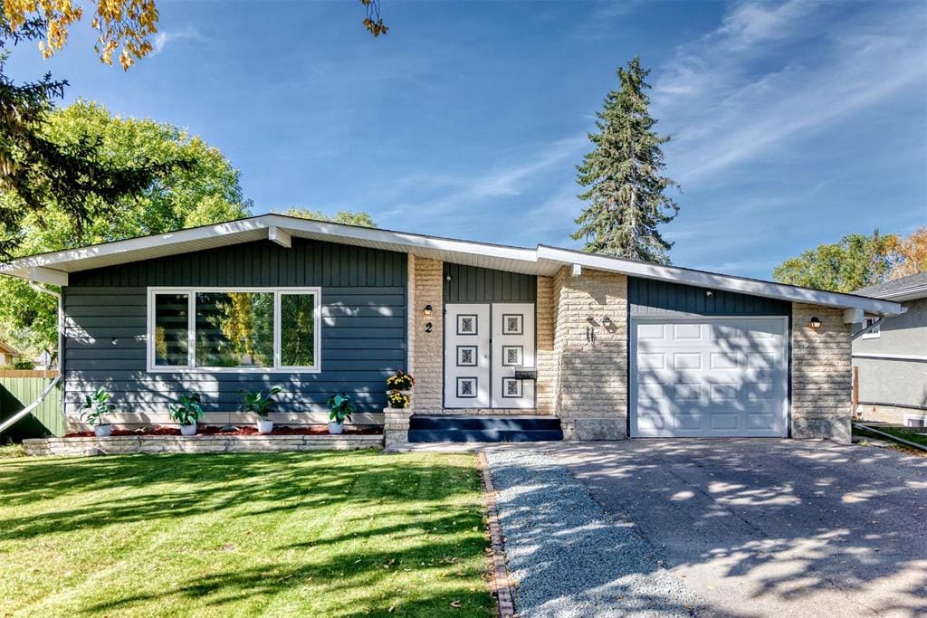 2 Dampsy Crescent , Winnipeg R2K 3M7 — photo 1 of 27